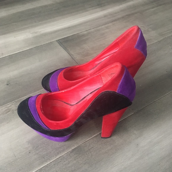 Sheikh Red and Black Velvet Pumps - Picture 7 of 8